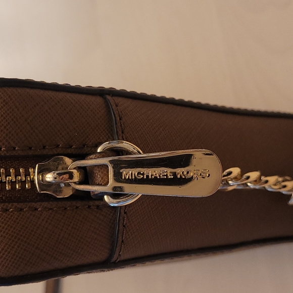 NWOT Micheal Kors Crossbody Jet Set Pocketbook Saffino Leather - Picture 9 of 17